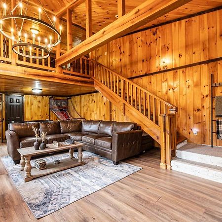 Fun Cabin With Hot Tub, Pool Table & Fire Pit - Big Blue Bryson City Esterno foto