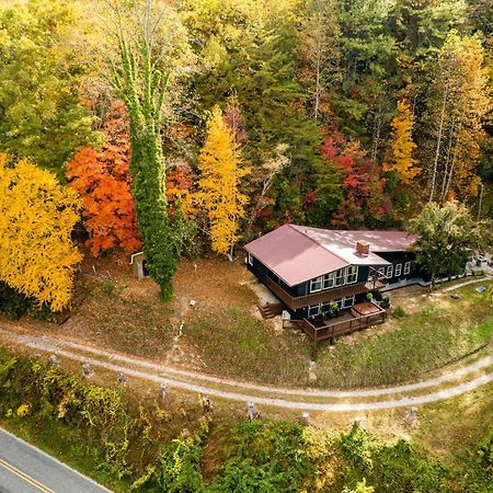 Fun Cabin With Hot Tub, Pool Table & Fire Pit - Big Blue Bryson City Esterno foto