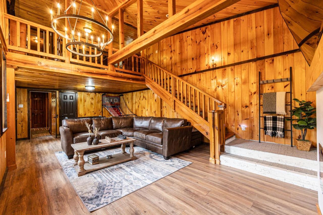 Fun Cabin With Hot Tub, Pool Table & Fire Pit - Big Blue Bryson City Esterno foto