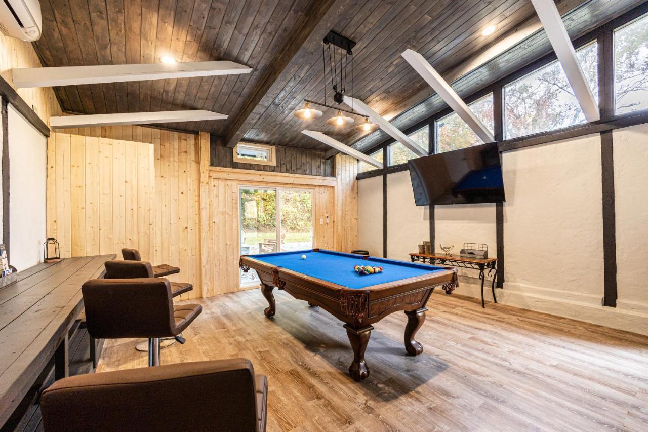 Fun Cabin With Hot Tub, Pool Table & Fire Pit - Big Blue Bryson City Esterno foto