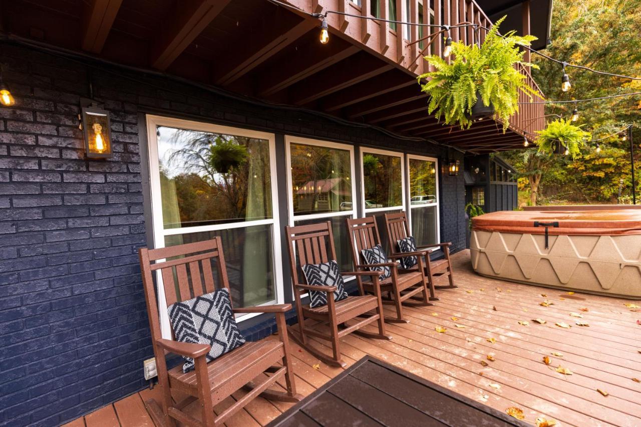 Fun Cabin With Hot Tub, Pool Table & Fire Pit - Big Blue Bryson City Esterno foto