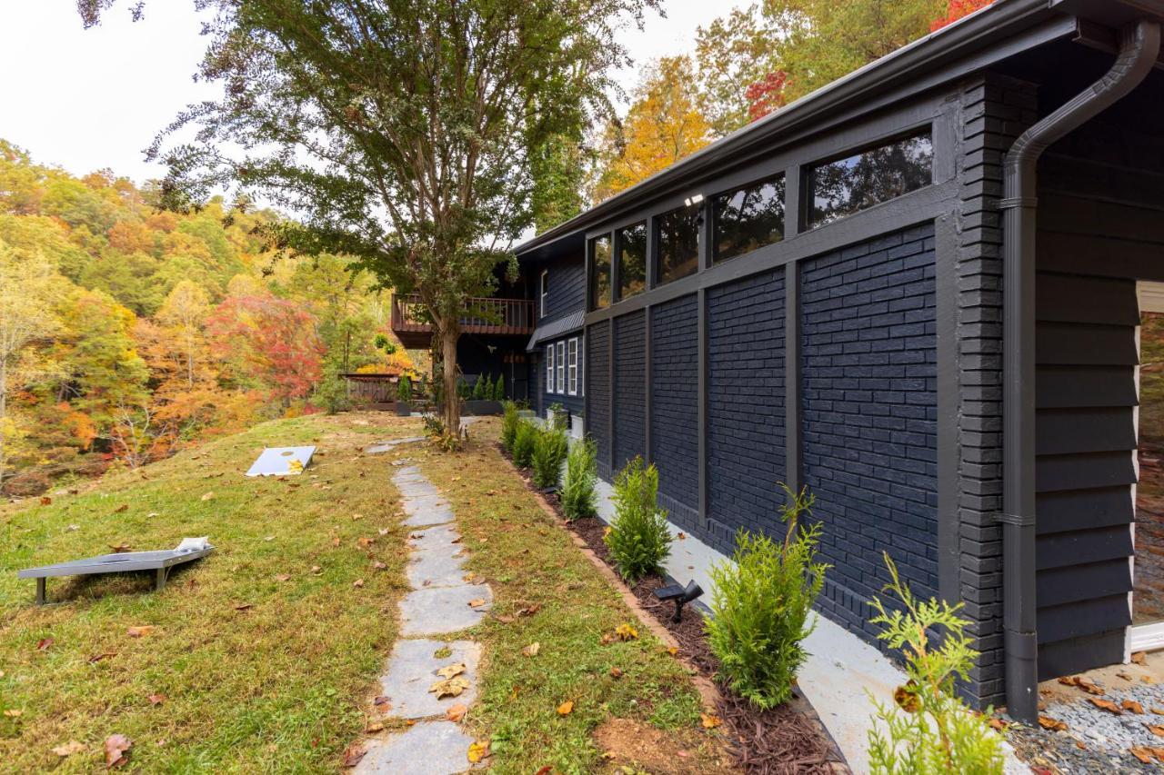 Fun Cabin With Hot Tub, Pool Table & Fire Pit - Big Blue Bryson City Esterno foto
