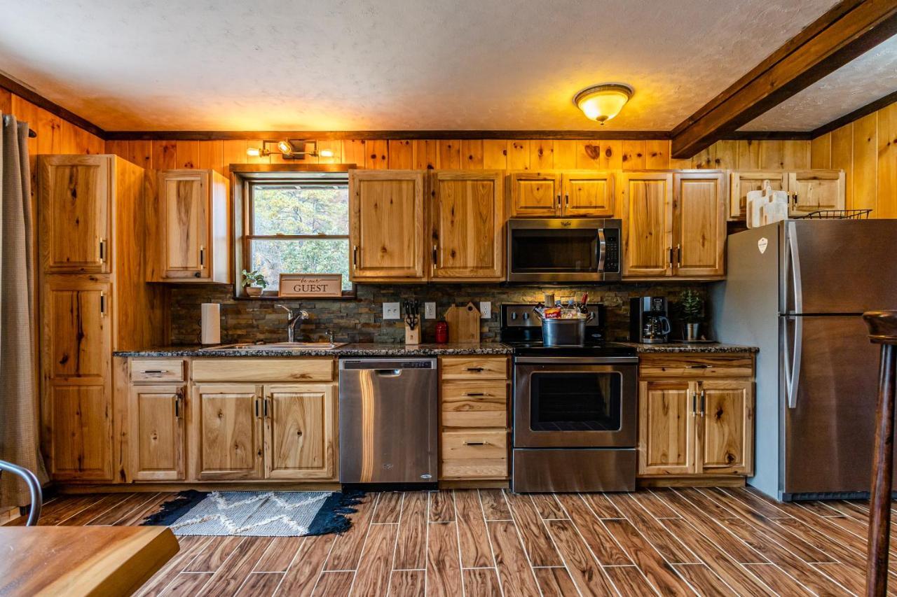 Fun Cabin With Hot Tub, Pool Table & Fire Pit - Big Blue Bryson City Esterno foto