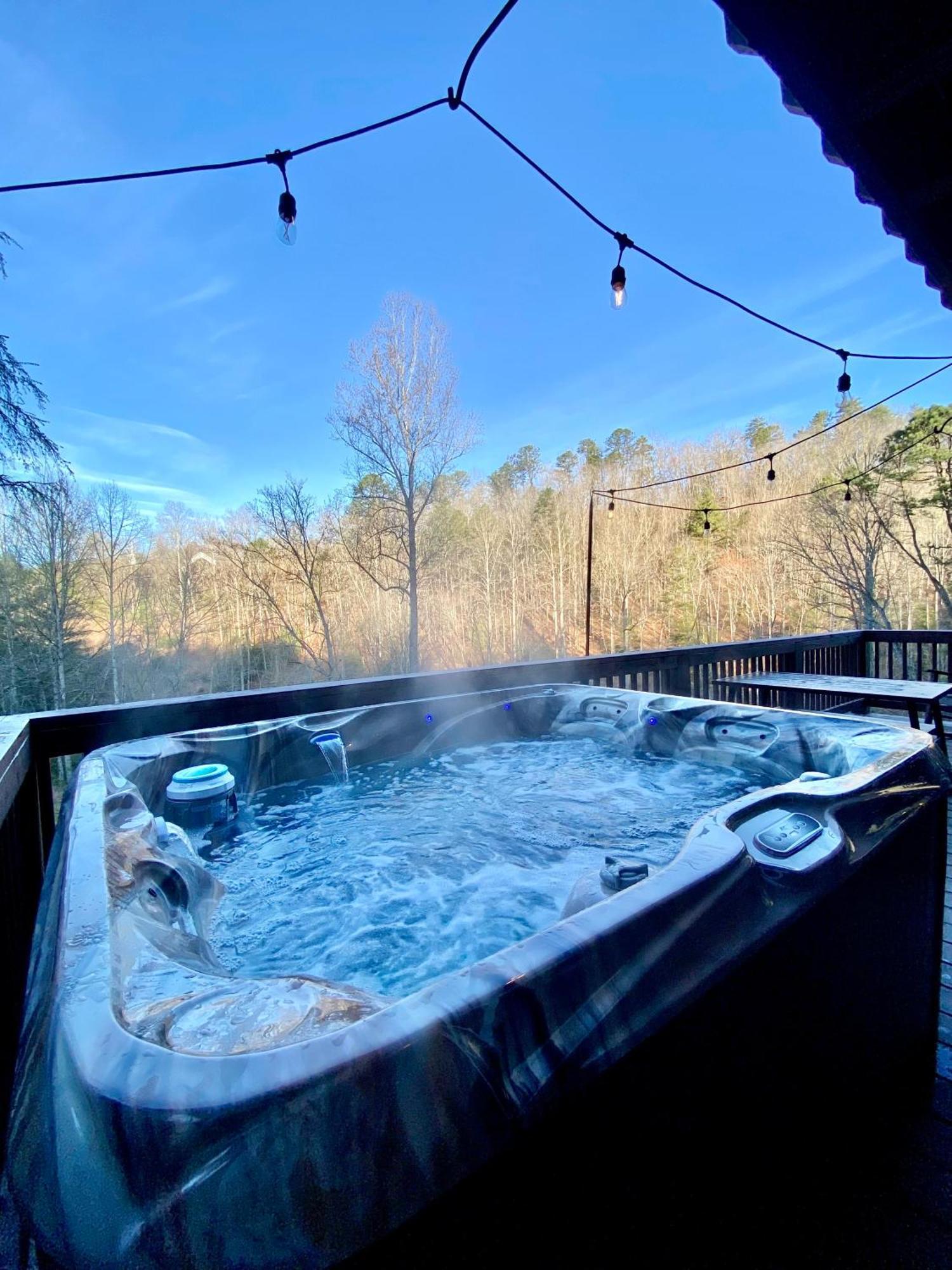 Fun Cabin With Hot Tub, Pool Table & Fire Pit - Big Blue Bryson City Esterno foto
